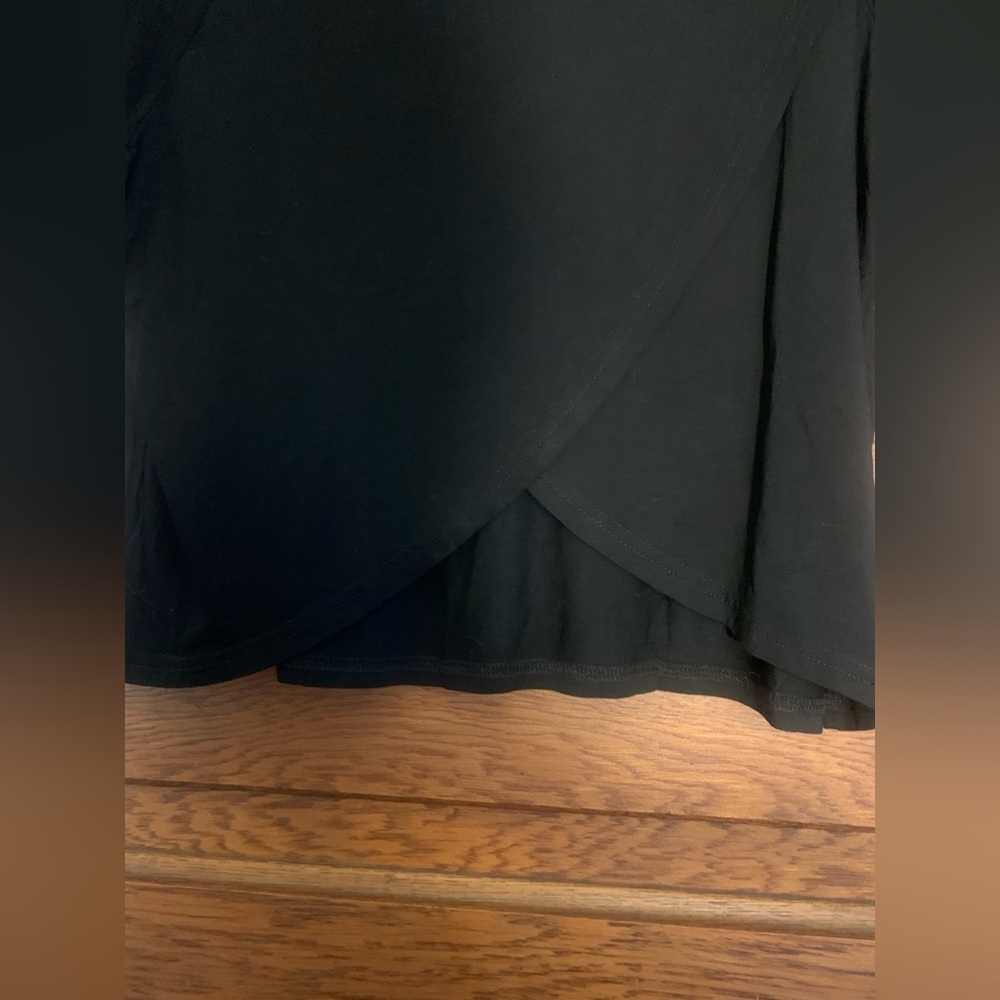 Mippo Activewear Women's Slightly Cropped Black Top Size M Crossover Back NWT - Picture 4 of 6